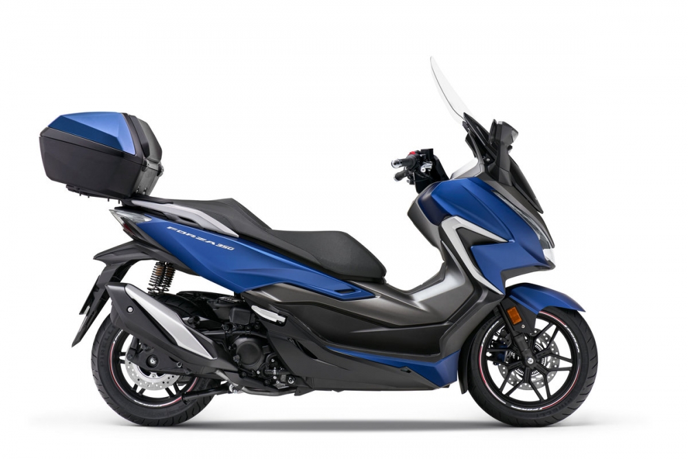 Hondas mellomstore sport/GT-scooter dro fordel av økt motorkapasitet til 2021. Resultatet ble raskere toppfart og forbedret akselerasjon. Enhanced Smart Power+ (eSP+)-motoren ble også EURO5-kompatibel. Forza 350 kommer med HSTC, elektrisk justering av vin