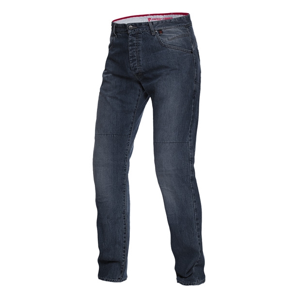 Farge: Dark-Denim. 
Dainese BONNEVILLE Regular fit tekniske jeans. Beskyttende og komfortabel takket være interne aramidfibernettforsterkninger og sertifiserte Pro-Shape-beskyttere ved knærne.
