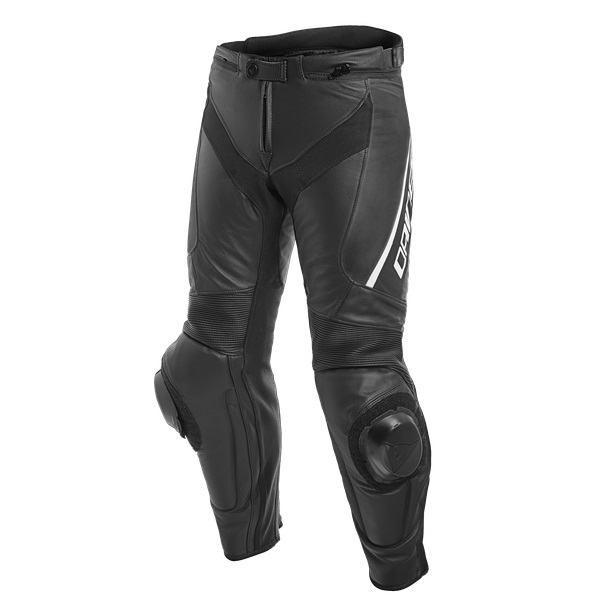 Farge: Svart/svart/hvit.
 Bukser designet for smidig komfort med våre nye Corsa kne -glidere og designet for å matche Daineses sportsjakke.
